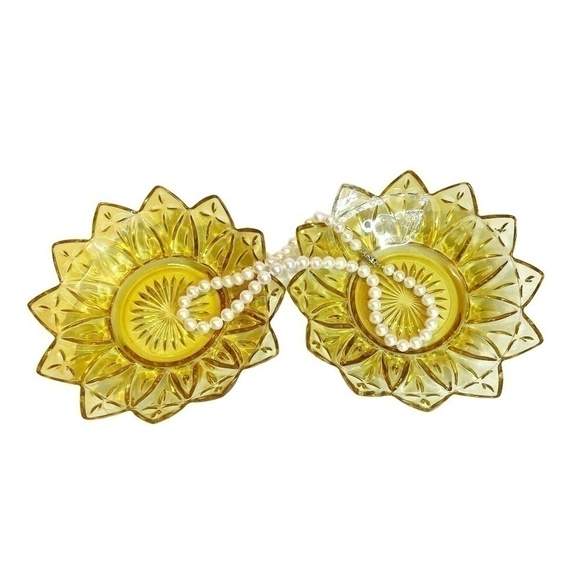 Yellow Amber Federal Glass Daisy Petal Pattern Sunflower Snack Cake Plates - Picture 7 of 7